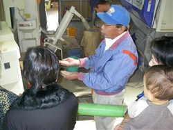 収穫された米（もみ）の乾燥･もみすり･袋詰めの流れの説明を伺いました