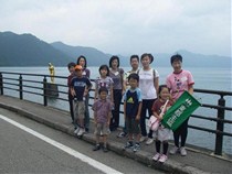 田沢湖「たつこ像」そばで記念撮影