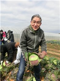 飯塚さんの畑で収穫体験