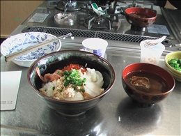 海の幸いっぱいの海鮮丼