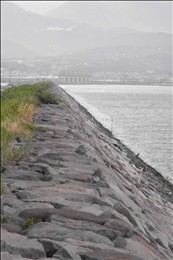 一番奥が諫早湾潮受堤防の水門