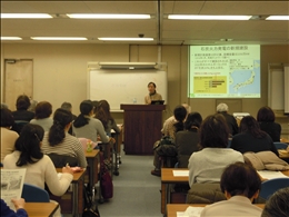 中央は講師の吉田明子さん