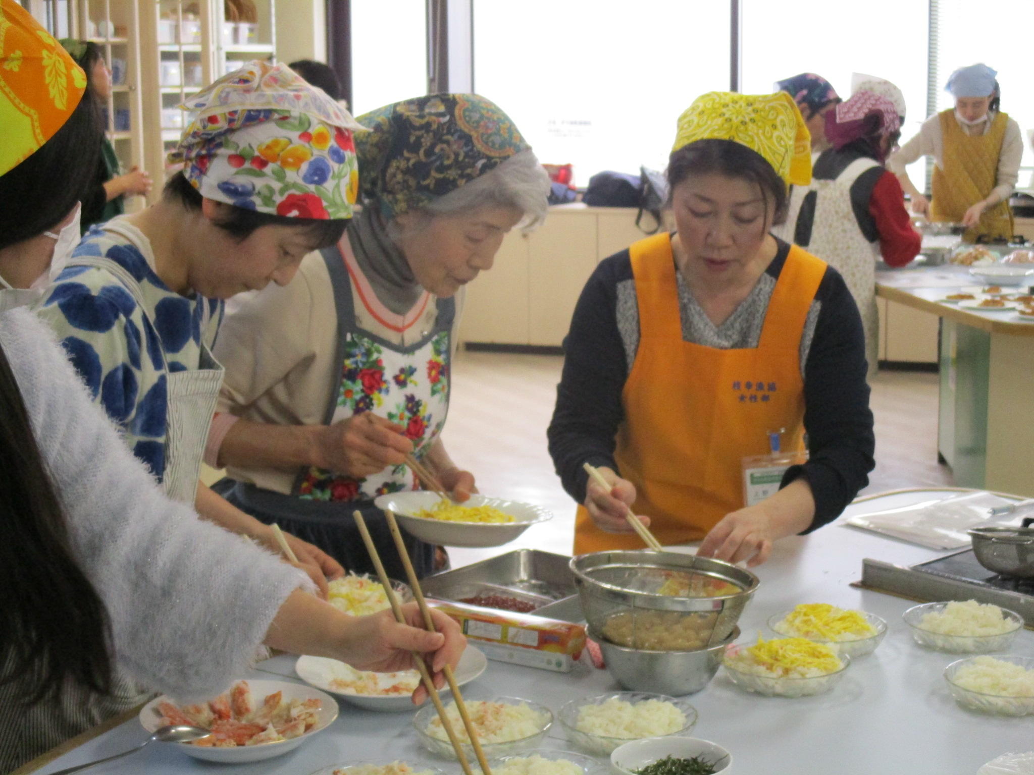 右端が枝幸漁協女性部部長上野さん"