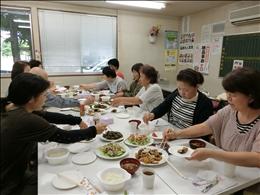 試食しながら交流会