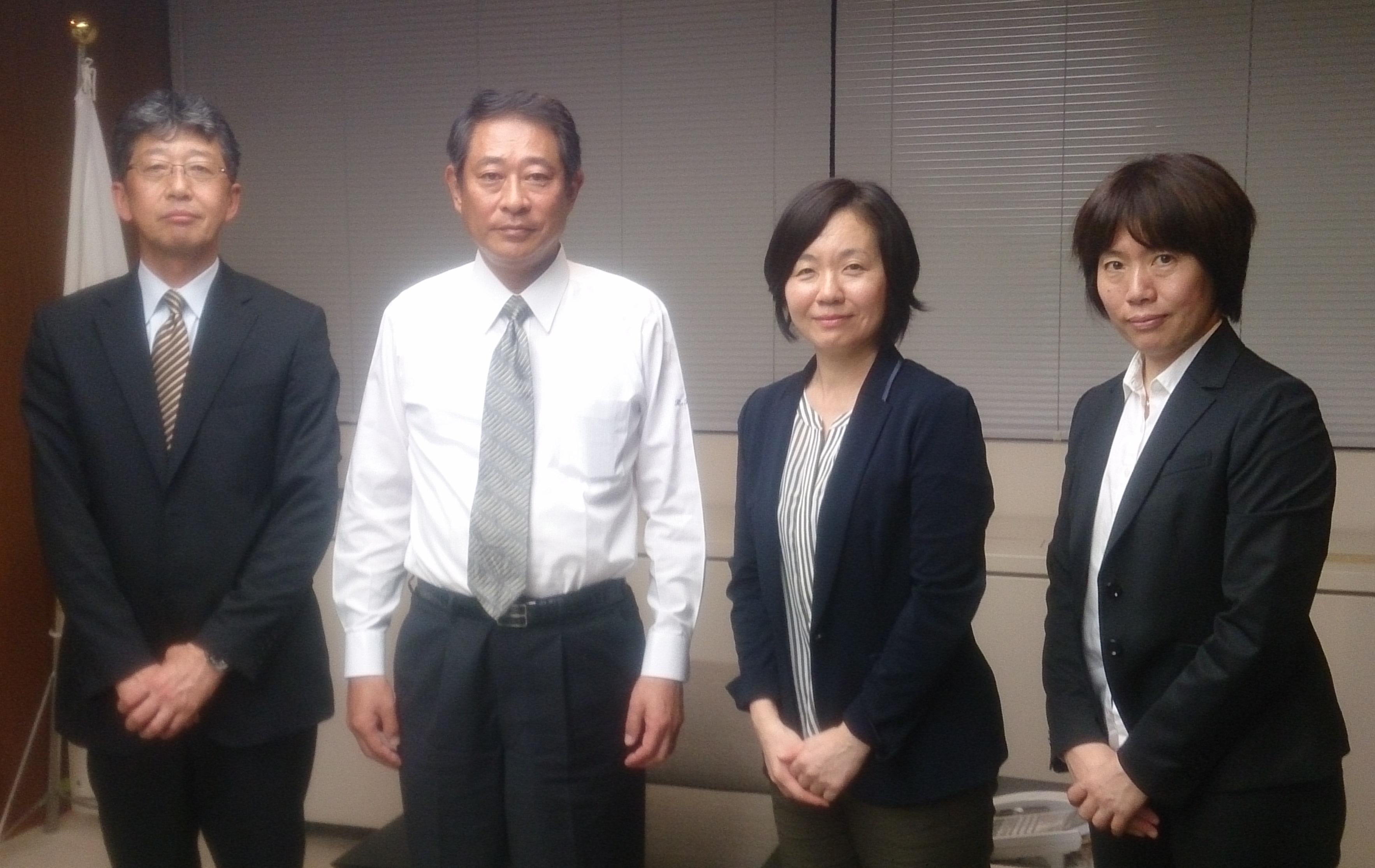 左から庭野理事長、田中区長、奥山組合員常任理事、加藤組合員理事