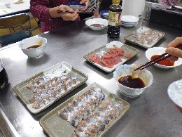 刺身でしょうゆの味比べ