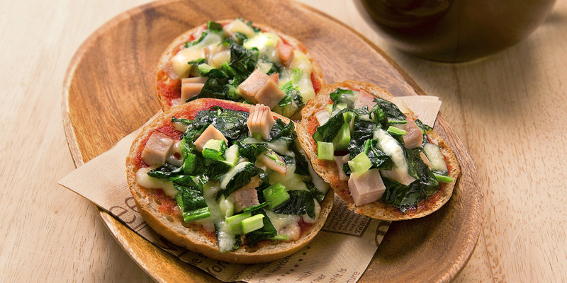 小松菜とハムのピザトースト