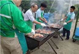 250食分の牛肉を焼き続けます！