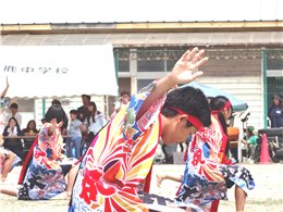 迫力ある中学生の踊り