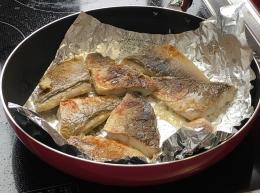 魚は皮目から焼くと身崩れしない