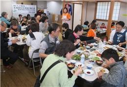 産地の皆さんと試食交流