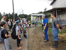 講師は千葉北部酪農農協の信川さん（奥）と鈴木さん（手前）